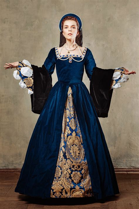 16th century tudor style dress.